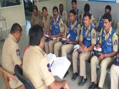 हैदराबाद पुलिस का लड़कियों की सुरक्षा के लिए बेड़ियों में जकड़ने का फरमान ! | Hyderabad Case