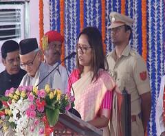 Cabinet Expansion | मी शपथ घेते की... | काँग्रेस नेत्या वर्षा गायकवाड यांनी घेतली मंत्रीपदाची शपथ | ABP Majha