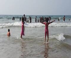 Aarey-Warey Beach | ईयर एंड सेलिब्रेशनसाठी पर्यटक आरेवारेच्या किनाऱ्यावर | रत्नागिरी | ABP Majha 