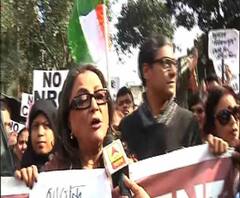 জাতীয় নাগরিক পঞ্জি ও সংশোধিত নাগরিকত্ব আইনের প্রতিবাদে মৌলালির রামলীলা ময়দানে জমায়েতে অপর্ণা সেন, কৌশিক সেন সহ বিশিষ্ট জনেরা