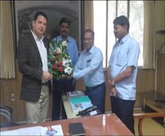 Plastic Ban Fine | प्लास्टिक लावलेला बुके दिल्याने आयुक्तांकडून अधिकाऱ्याला पाच हजारांचा दंड | ABP Majha