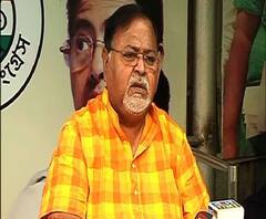 উনি ঘুরুন তবে সরকারের টাকা নষ্ট করে নয়, রাজ্যপালকে কটাক্ষ পার্থর