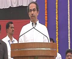 Uddhav Thackeray & Sharad Pawar | पुण्यातील कार्यक्रमात पवार-ठाकरेंकडून एकमेकांवर स्तुतिसुमनं | ABP MAJHA