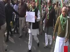 CAA protest: Tejashwi Yadav reaches Dak Bungalow Crossing