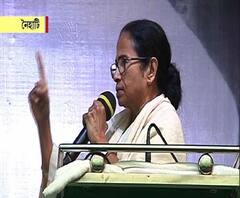 অধিকার কেড়ে নিতে দেব না, নৈহাটির সভা থেকে এনপিআর নিয়ে কেন্দ্রকে আক্রমণ মমতার