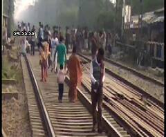 সংশোধিত নাগরিকত্ব আইনের প্রতিবাদে বাসুলডাঙা স্টেশনে রেল অবরোধ