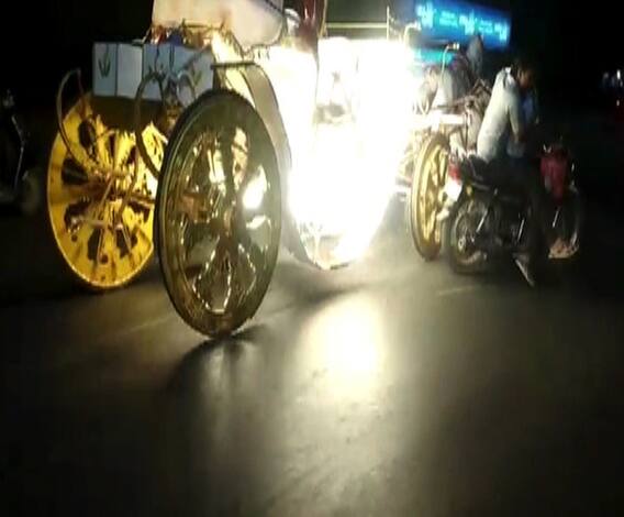 Horse Cart Accident | घोडागाडीवर नियंत्रण मिळवताना अपघात, मालक जखमी | पुणे | ABP Majha