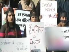 हैदराबाद कांड को लेकर सड़क से संसद तक गुस्से में देश, रेप के दोषियों को कड़ी सजा देने की मांग