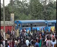 উত্তর দিনাজপুরের করণদিঘিতে নাগরিকত্ব আইন বিরোধী তৃণমূলের মিছিল থেকে ইটবৃষ্টি, যাত্রীবাহী সরকারি-বেসরকারি বাসে ভাঙচুর