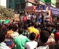 Reporter Stories: দীর্ঘ সময় অপেক্ষার পরেও মিলছে না যানবাহন, সিএএ আন্দোলনের জেরে ভোগান্তির ছবি চিনার পার্কে