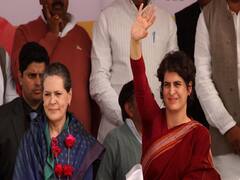 CAA stir: Priyanka Gandhi Vadra reaches India Gate