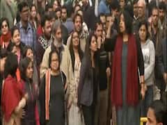 Delhi Vishwavidalaya Teachers' Association stages protest outside VC office