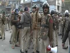 Jamia के प्रॉक्टर का आरोप- 'बिना इजाजत कैंपस में घुसी पुलिस, टीचर और छात्रों को पीटा'