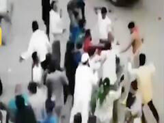 CAA Protest: देखिए जब 'रक्षक' पर 'भक्षक' बन कर टूट पड़ी भीड़