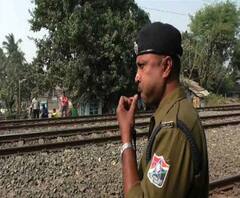 Reporter Stories: নৃসিংহপুর ও শ্রীপল্লী রেললাইনের মাঝে দুর্ঘটনা এড়াতে আরপিএফের পাহারাদারি