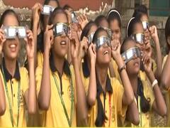 Solar Eclipse: Kerala के कासरगोड में सूर्य ग्रहण देखने के लिए लोगों में जबरदस्त उत्साह