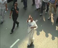 রাজ্যের বর্তমান পরিস্থিতি জানতে মুখ্যমন্ত্রীকে মঙ্গলবার রাজভবনে ডেকে পাঠালেন রাজ্যপাল