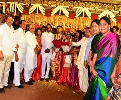 রাজ্যে গণধর্ষণ বিক্ষোভ, বিয়েবাড়িতে মুখ্যমন্ত্রী, খবর শিরোনাম