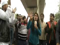 Protester manhandles ABP News' camera, misbehaves with reporter outside Jamia campus