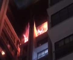 Vile Parle Fire | विलेपार्ले रेल्वे स्थानकाजवळ इमारतीला भीषण आग | ABP MAJHA