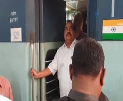 Eknath Khadse | भाजपचे ज्येष्ठ नेते एकनाथ खडसे दिल्लीला रवाना, पक्षश्रेष्ठींना भेंटण्याची शक्यता | ABP Majha