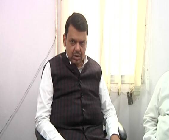 Savrkar | सावरकरांच्या मुद्द्यावरुन देवेंद्र फडणवीस आक्रमक | ABP Majha