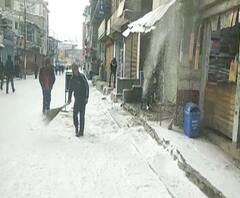 Snowfall | हिमाचल प्रदेश आणि उत्तराखंडमध्ये बर्फवृष्टी, परिसरात बर्फाची चादर | ABP Majha