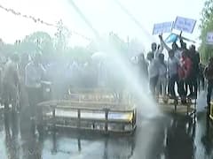 કોંગ્રેસની વિધાનસભા કૂચ શરૂઃ કાર્યકરો પર પાણીનો મારો, પ્રદર્શનકારીઓની કરાઇ અટકાયત, જુઓ વીડિયો