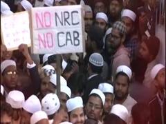 CAA Protest: दिल्ली, अलीगढ़ के बाद लखनऊ और मऊ में भी मुस्लिम छात्रों की पुलिस से झड़प । ABP Special