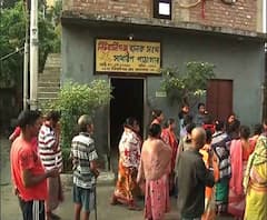 Reporter Stories: প্রোমোটিংয়ের দখলকে কেন্দ্র করে কসবায় সংঘর্ষ, বাড়ি, ক্লাব ভাঙচুর, বোমাবাজি