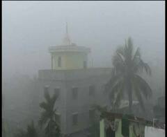 কলকাতায় কমেছে শীতের দাপট, ঘন কুয়াশার চাদরে বিঘ্ন উড়ানে