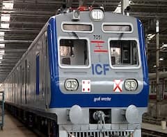 WEB EXCLUSIVE | मध्य रेल्वेवर पहिली एसी लोकल, कशी आहे ही लोकल | ABP MAJHA