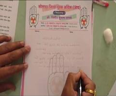 Praniti Shinde | प्रणितींना मंत्रिपद मिळण्यासाठी कार्यकर्त्यांनी रक्तानं पत्र लिहिलं | ABP Majha 