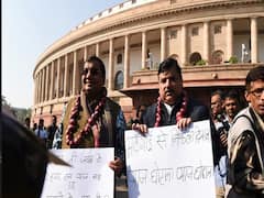 प्याज की बढ़ती कीमतों पर विपक्ष ने सरकार को घेरा, Pappu Yadav ने 35 रुपये किलो प्याज बेचकर BJP को ललकारा