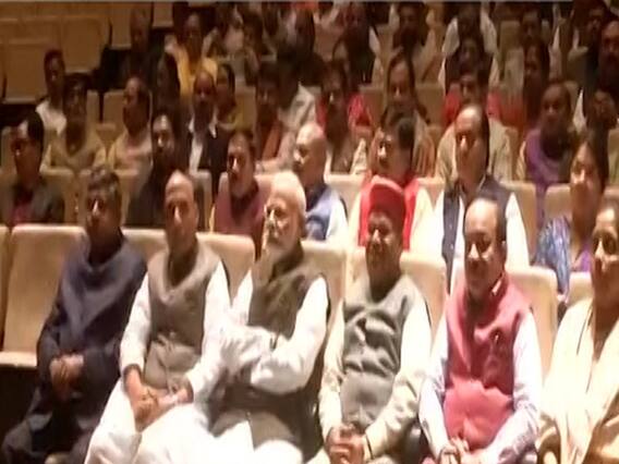 बीजेपी संसदीय दल की बैठक में शामिल हुए PM Modi