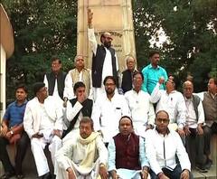 রাজভবনে আটকে বিল, দু'দিনের জন্য স্থগিত বিধানসভার অধিবেশন, ডেঙ্গি নিয়ে শাসক-বিরোধী চাপানউতোর, সঙ্গে আরও খবর ফটাফট