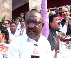 BJP Protest | शेतकऱ्यांच्या कर्जमाफीवरुन भाजप आक्रमक, सरकाराविरोधात आंदोलन | ABP Majha 