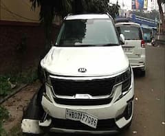 Reporter Stories:গভীর রাতে প্রিন্স আনোয়ার শাহ রোড কানেক্টরে জীবনানন্দ সেতুতে গাড়ির সঙ্গে মুখোমুখি সংঘর্ষে গুরুতর জখম দুই বাইক আরোহী যুবক