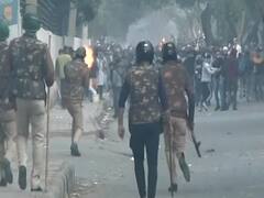 Jamia Protest: केंद्र सरकार ने प्रदर्शनकारियों से सख्ती से निपटने को कहा- सूत्र