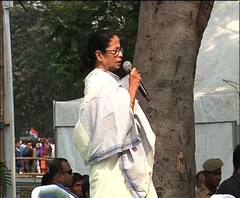 'নো এনআরসি, নো ক্যাব, উই ওয়ান্ট পিস', শান্তি বজায় রাখার শপথ নিয়ে নাগরিকত্ব আইনের বিরোধিতায় মমতার মিছিল