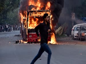 ABP News investigates truth behind viral videos of CAA protests | Ghanti Bajao (16.12.2019)