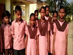 बच्चों को स्वेटर दे दीजिए मंत्री जी !