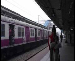 Reporter Stories: আটদিন পর চালু হল লালগোলা থেকে শিয়ালদাগামী ট্রেন