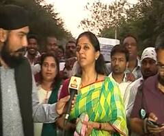 VIDEO | सावित्रीबाई फुले पुणे विद्यापीठात मशाल मोर्चा, सुप्रिया सुळे आणि प्रकाश आंबेडकर यांचा सहभाग | ABP Majha