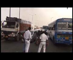 Reporter Stories: নাগরিকত্ব সংশোধনী আইনের প্রতিবাদে হাওড়ার সলপ মোড়ে ৬ নম্বর জাতীয় সড়কে টায়ার জ্বালিয়ে অবরোধ