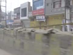 प्रदर्शन के नाम पर मेरठ में उपद्रव, तोड़ी गई सड़कोंं पर लगी रेलिंग 