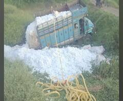 Sangamner Accident | संगमनेरमध्ये मालवाहू कापसाच्या टेम्पोचा अपघात, तीन मजुरांचा जागीच मृत्यू | ABP Majha 