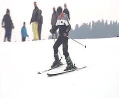 Gulmarg | गुलमर्गमध्ये पर्यटकांची तुफान गर्दी, आईस स्केटिंगचा आनंद घेताना दिसले पर्यटक | ABP Majha