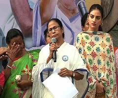 দু’একটা ছোট ঘটনা ঘটেছে, তাতেই কেন্দ্র ট্রেন বন্ধ করে দিয়েছে: মমতা