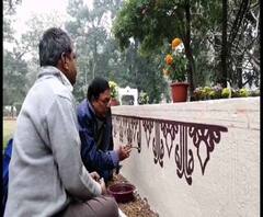 Reporter Stories: সামনে পৌষমেলা, আলপনার তুলির টানে, ফুলের গাছে সেজে উঠছে বিশ্বভারতীর আশ্রম প্রাঙ্গণ